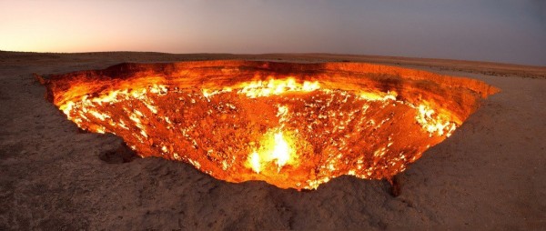 中亞沙漠深坑大火40年不滅 被稱地獄之門