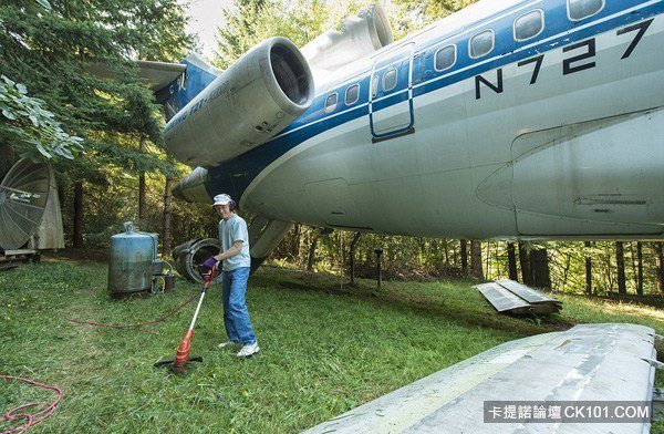 全能住宅改造王！男子將波音727改成住宅一住15年！廚房浴室一應俱全！