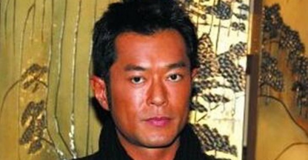 46歲「古天樂」全家照曝光，媽媽氣質優雅，弟弟「古天陰」長相竟然比古天樂還帥！