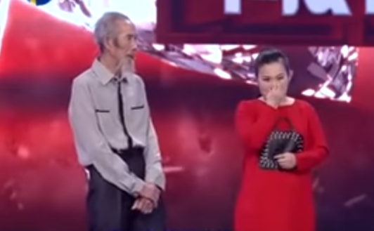 她28歲「嫁給73歲老頭還生了兒子」大家都罵「老牛吃嫩草」！直到她說出真相…全場都哭了！