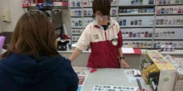 「A店寄杯B店拿」奧客被拒怒嗆：「PO網讓妳紅！」，結果女店員霸氣回「這句話」竟讓對方嚇到逃走！