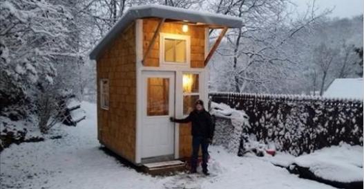 13歲男孩用1500美元「自己DIY蓋小房子」，當他一打開門「超夢幻內裝」所有人跪在螢幕前！