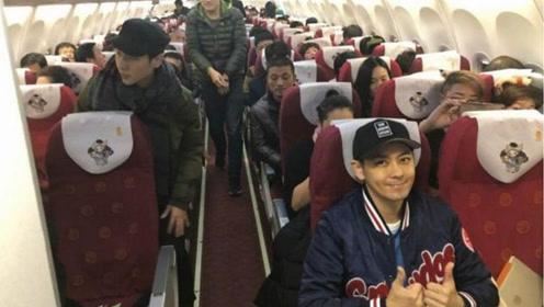 43歲林志穎在飛機上被網友拍到，粉絲：真人和相片差距這麼大！